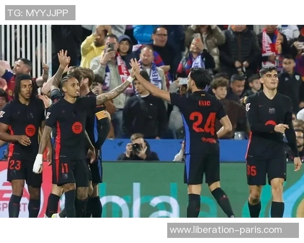 西甲精彩对决拜仁与曼联战成平局乌龙球成比赛转折点